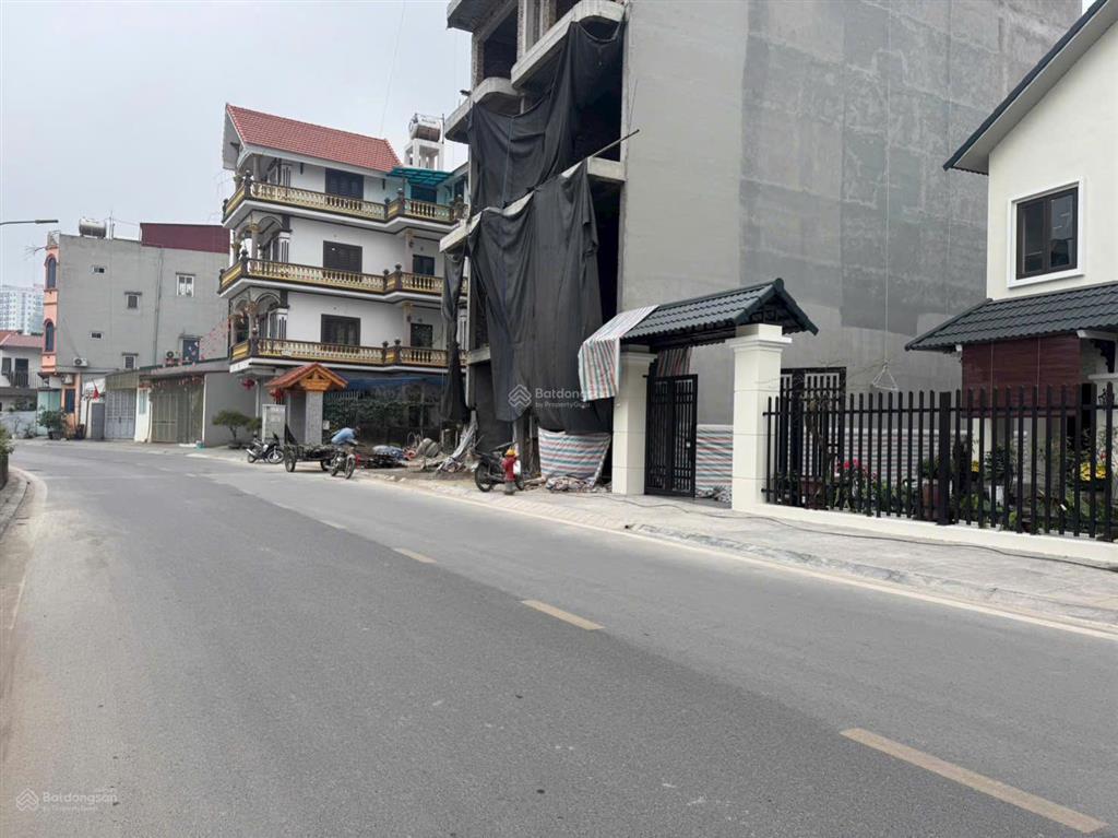 Chính chủ cần bán gấp mảnh đất thổ cư mặt đường gom đê phường phúc lợi, long biên