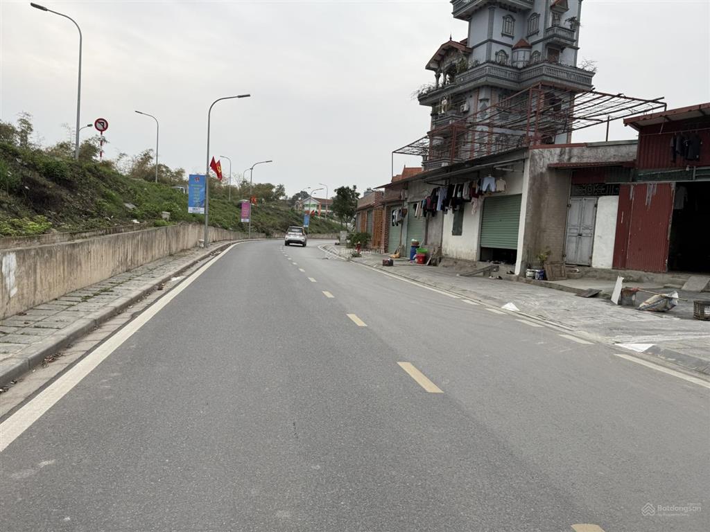 Chính chủ cần bán gấp mảnh đất thổ cư mặt đường gom đê phường phúc lợi, long biên