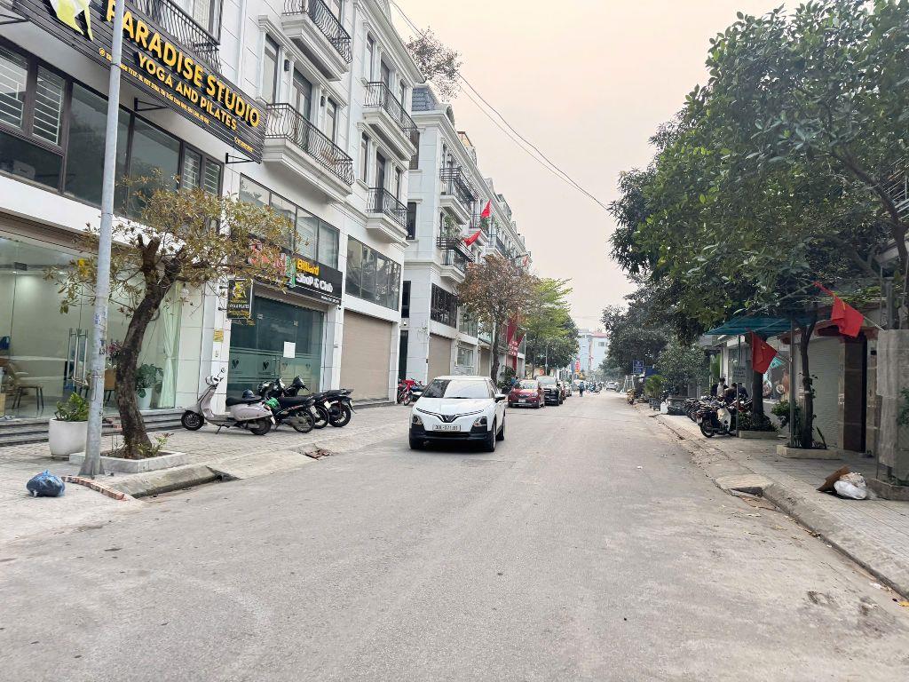 Cần sang tên gấp căn áp góc Shophouse Sông Hồng mặt tiền rộng rãi tại trung tâm Trâu Qùy, Gia Lâm 