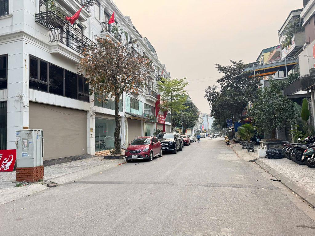 Cần sang tên gấp căn áp góc Shophouse Sông Hồng mặt tiền rộng rãi tại trung tâm Trâu Qùy, Gia Lâm 