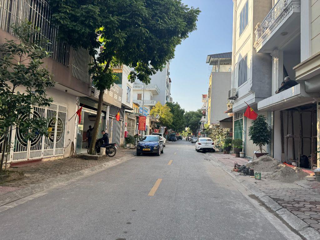 Ông chú cần tiền muốn bán gấp mảnh đất thổ cư mặt phố Nguyễn Văn Hưởng, Giang Biên 