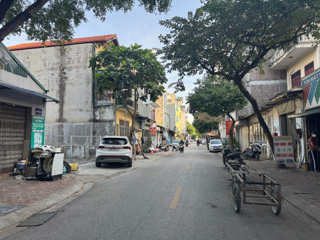 Ông chú cần tiền muốn bán gấp mảnh đất thổ cư mặt phố Nguyễn Văn Hưởng, Giang Biên 