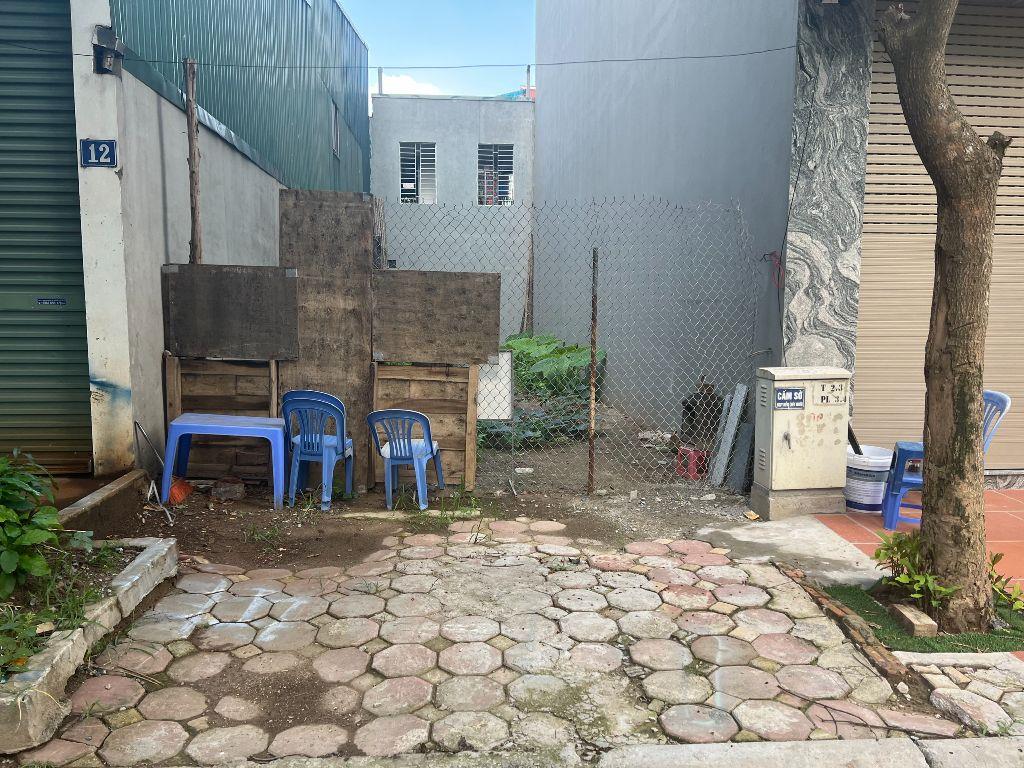 Chị gái cần tiền nhờ bán gấp mảnh đất nằm tại trung tâm khu tái định cư Trâu Qùy, Gia Lâm 