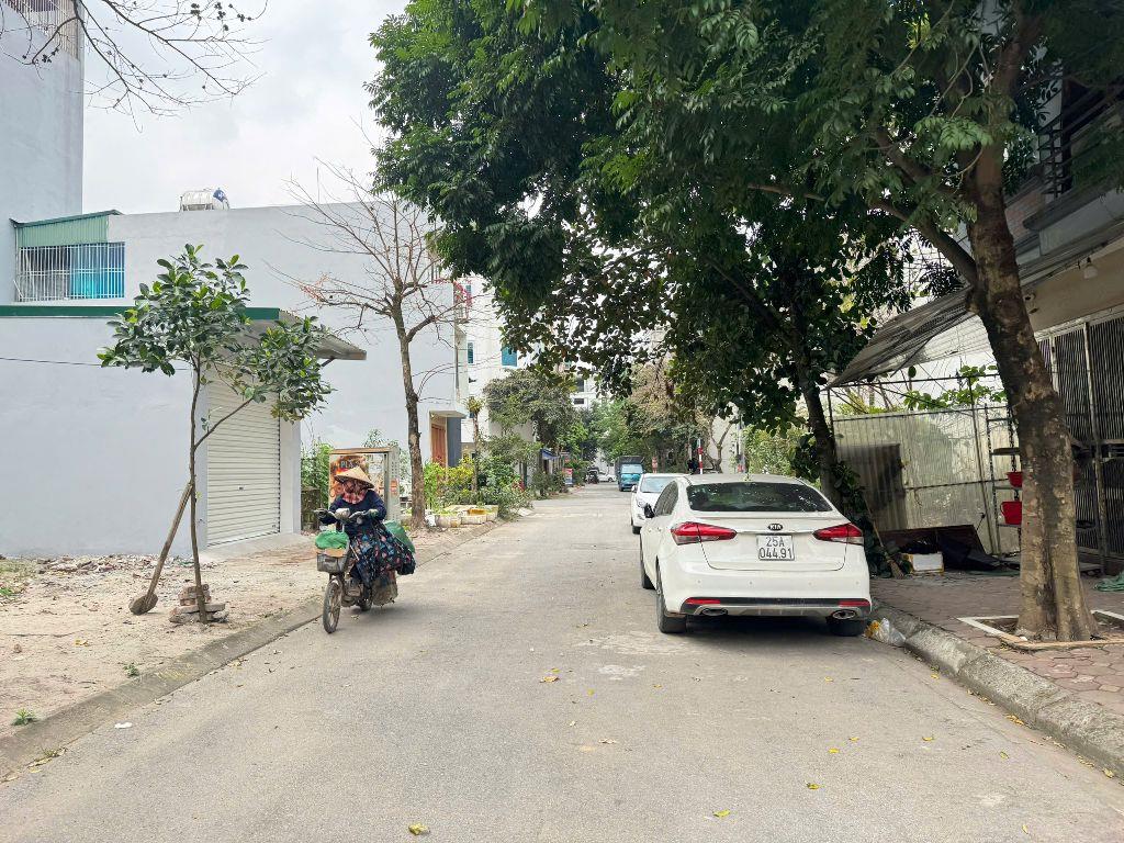 Chị gái cần bán gấp lô đất đẹp nằm tại trung tâm khu tái định cư Trâu Qùy, Gia Lâm 