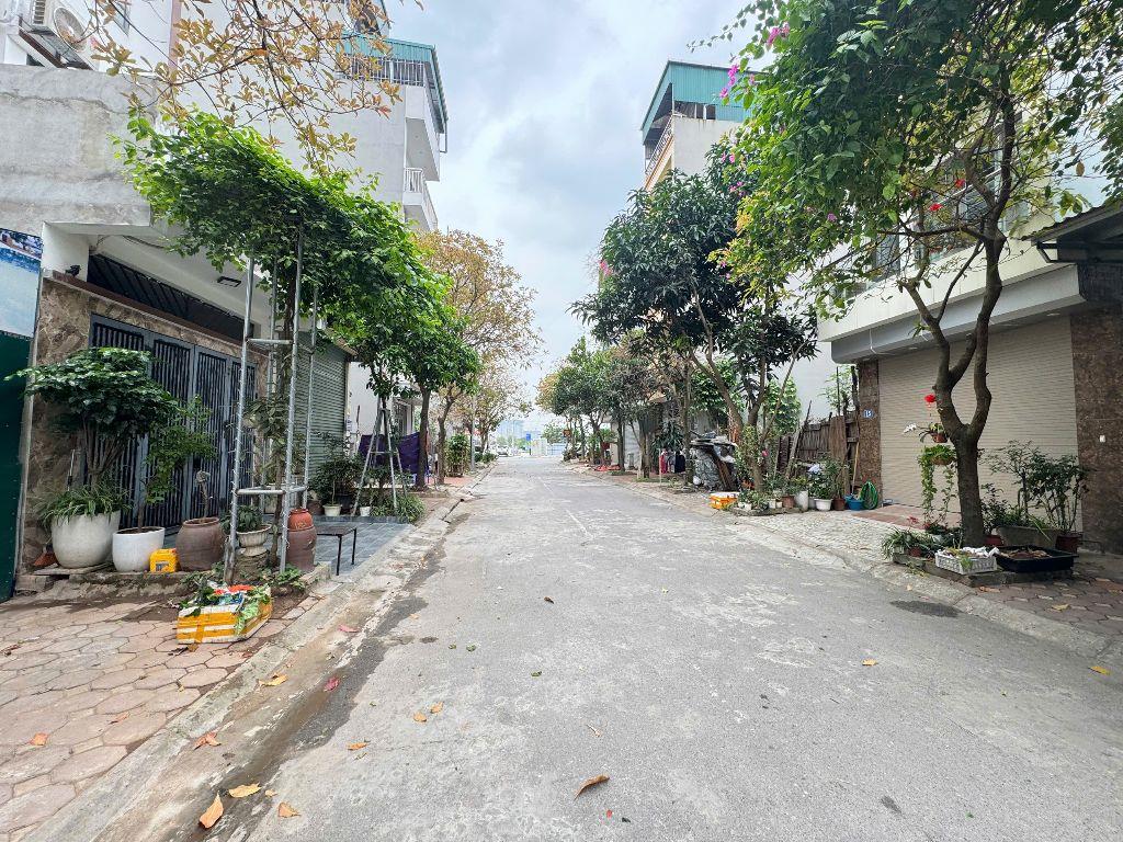 Chị gái cần bán gấp lô đất đẹp nằm tại trung tâm khu tái định cư Trâu Qùy, Gia Lâm 
