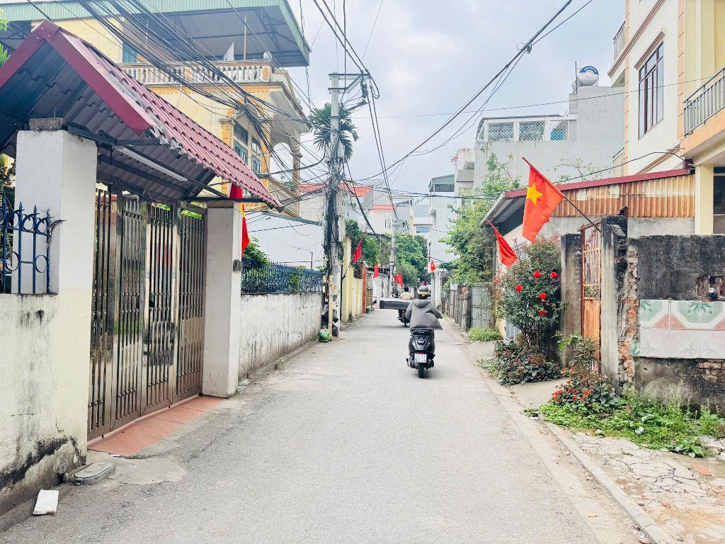 Chính chủ cần bán gấp mảnh đất thổ cư hai mặt thoáng đường thông ô tô tại trung tâm phường Phúc Lợi