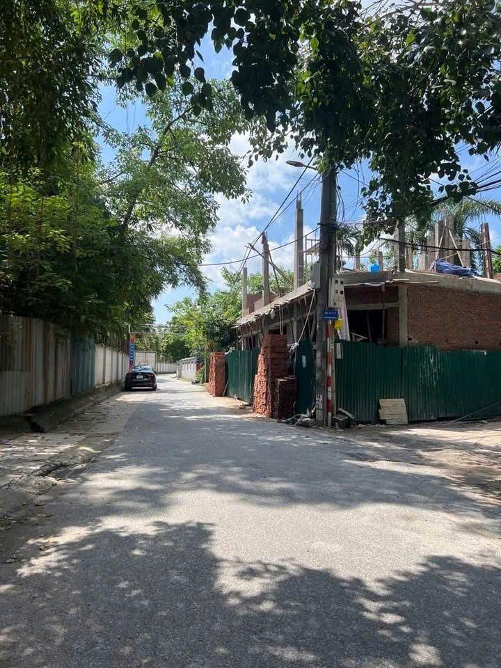 Chị gái cần tiền bán gấp mảnh đất thổ cư đường thông ô tô tránh tại trung tâm Thạch Bàn, Long Biên 