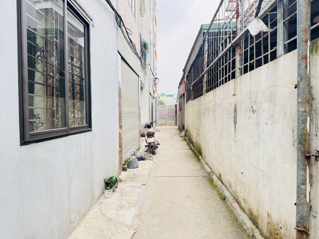 Anh trai cần bán gấp căn nhà hoàn thiện 4 tầng tại trung tâm tổ 14 Thạch Bàn, Long Biên 