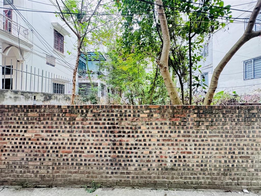 Cần bán gấp mảnh đất đẹp đường thông ô tô thích hợp xây toà nhà tại trung tâm phường bồ đề