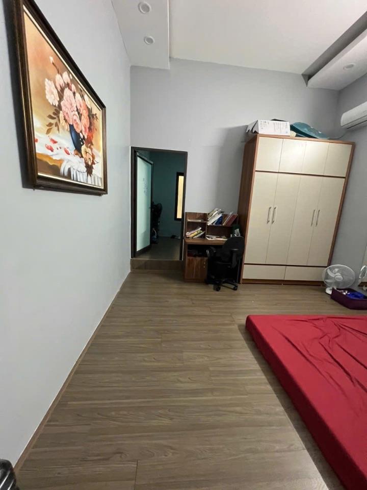 Bán gấp mảnh đất hai mặt thoáng tặng căn nhà 2 tầng đường thông ô tô tại Giang Biên, Long Biên