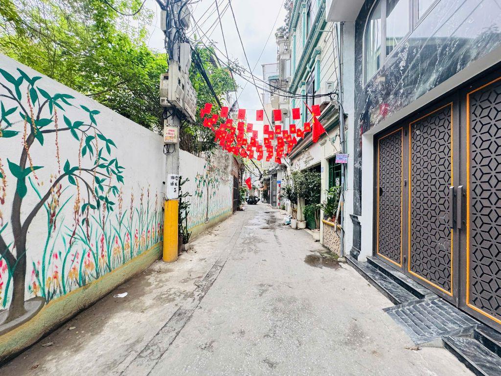 Chính chủ cần bán gấp mảnh đất đẹp đường thông ô tô tại trung tâm tổ 3 phường Bồ Đề, Long Biên 