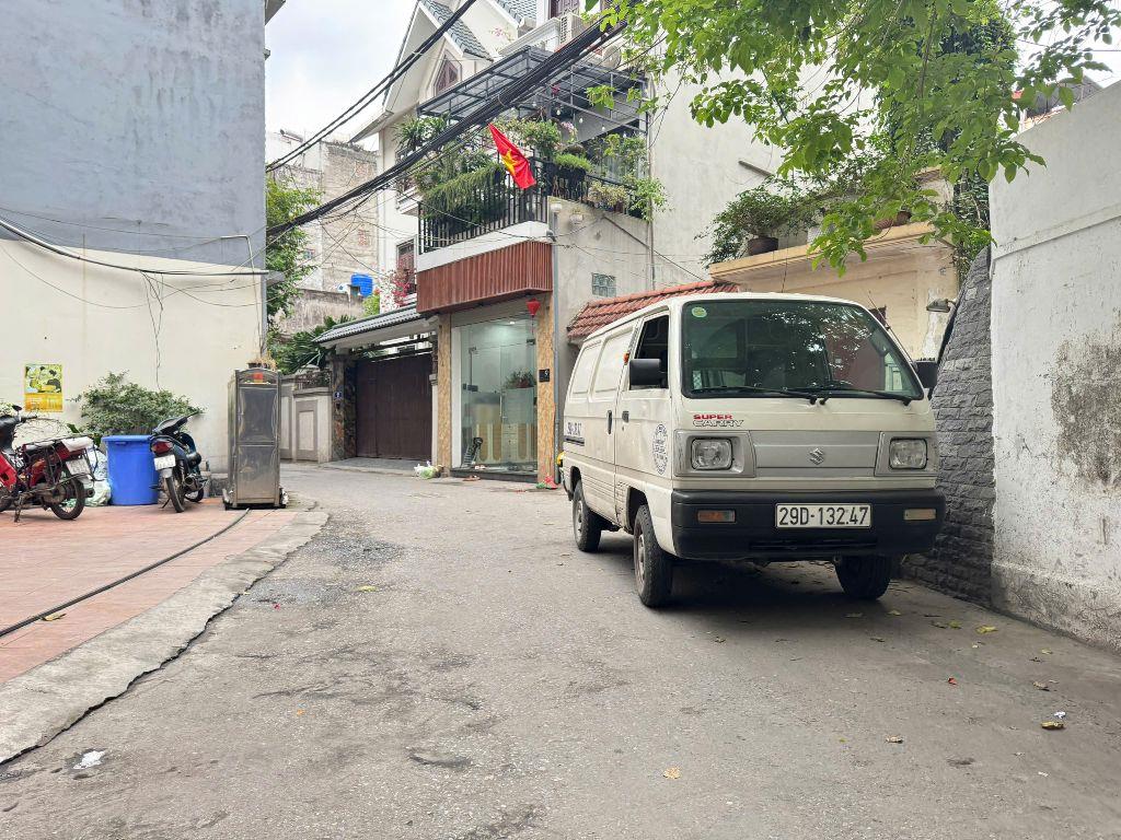 Chính chủ cần bán gấp mảnh đất đẹp đường thông ô tô tại trung tâm tổ 3 phường Bồ Đề, Long Biên 