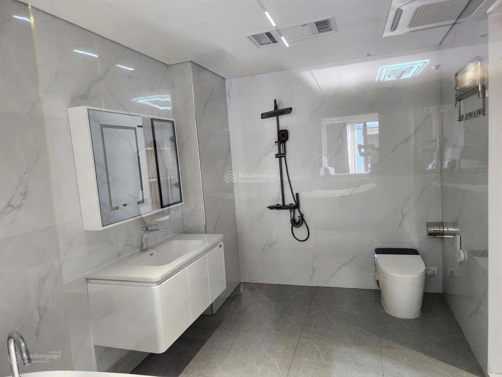 Cần tiền hạ giá bán gấp căn nhà 6 tầng xây mới đường ô tô tại trung tâm khu phân lô 918 phúc đồng