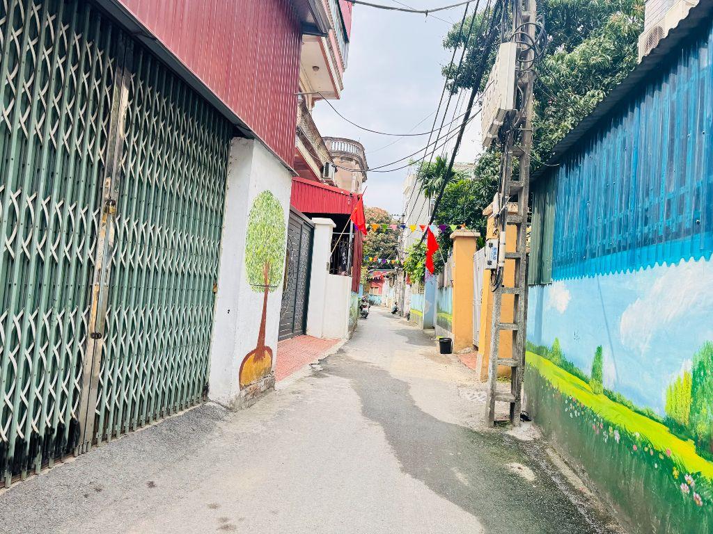 Cần tiền bán gấp mảnh đất thổ cư đường thông ô tô tại trung tâm phường Phúc Lợi, Long Biên 