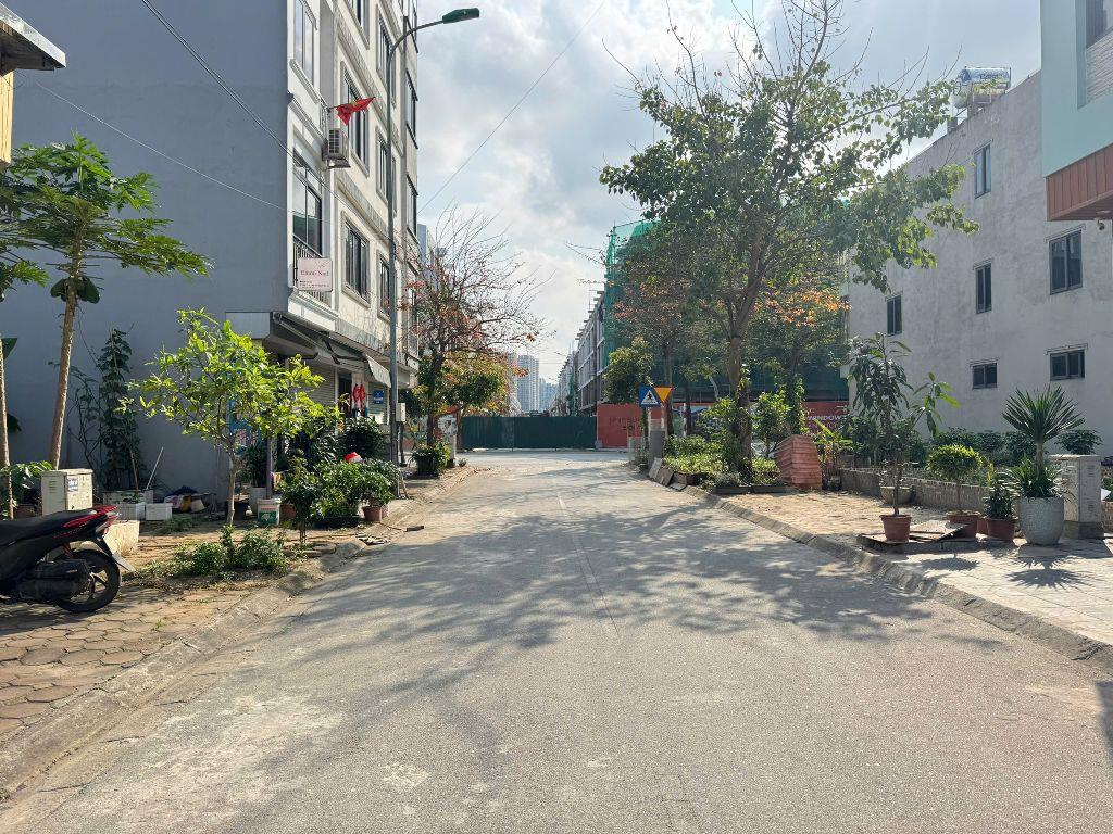 Chính chủ cần bán gấp lô đất đẹp tại trung tâm khu tái định cư Trâu Qùy, Gia Lâm 