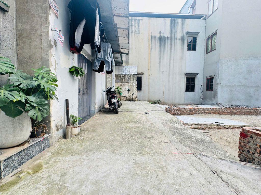 Anh trai cần bán gấp mảnh đất đường ô tô con vào tại trung tâm tổ 14 Thạch Bàn, Long Biên 