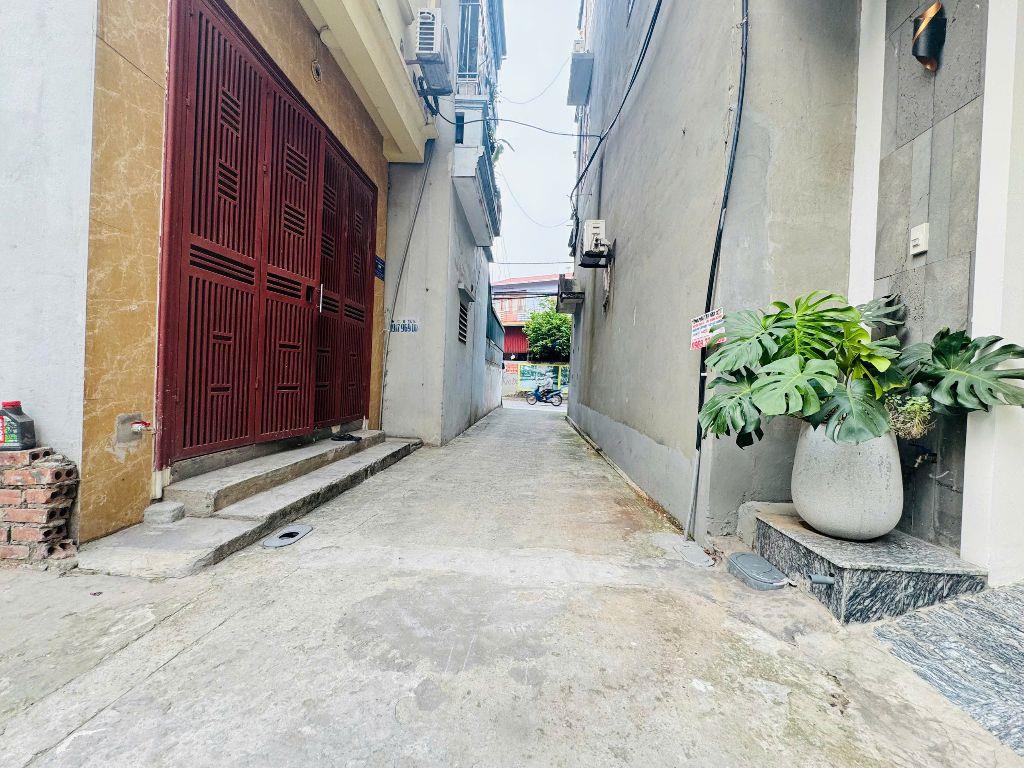 Anh trai cần bán gấp mảnh đất đường ô tô con vào tại trung tâm tổ 14 Thạch Bàn, Long Biên 