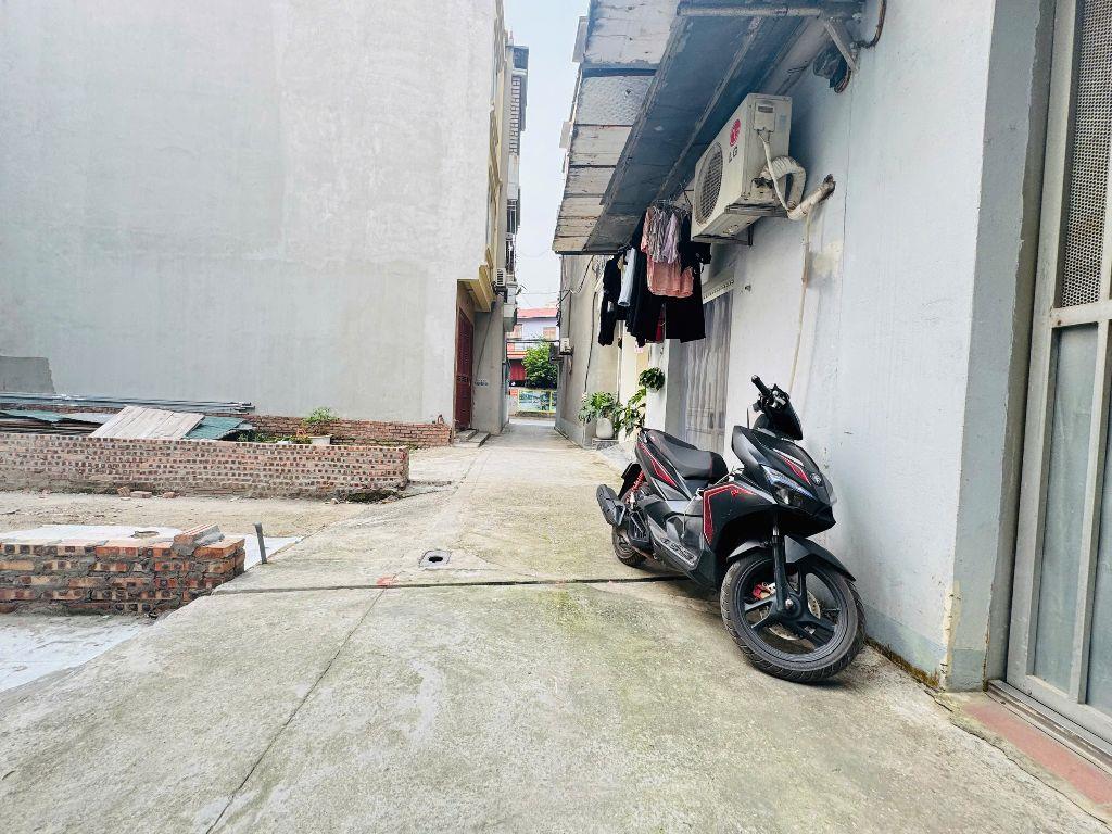 Anh trai cần bán gấp mảnh đất đường ô tô con vào tại trung tâm tổ 14 Thạch Bàn, Long Biên 