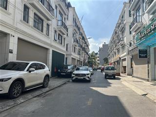 Cần tiền gia đình muốn bán gấp căn shophouse sông hồng tọa lạc tại trung tâm trâu qùy, gia lâm