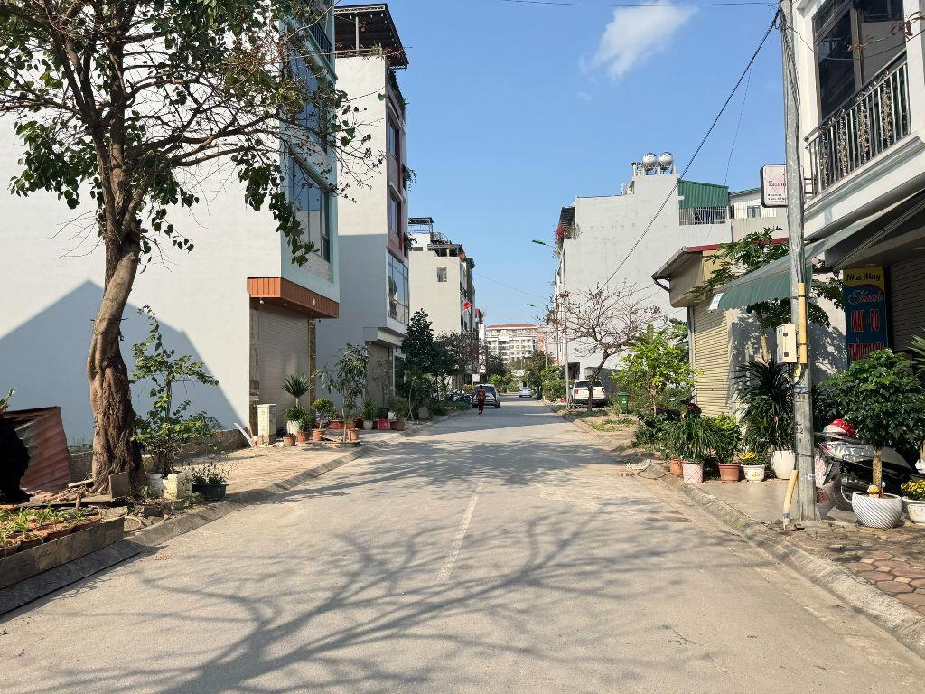 Chính chủ cần bán gấp mảnh đất đẹp nằm tại trung tâm khu tái định cư Trâu Qùy, Gia Lâm 