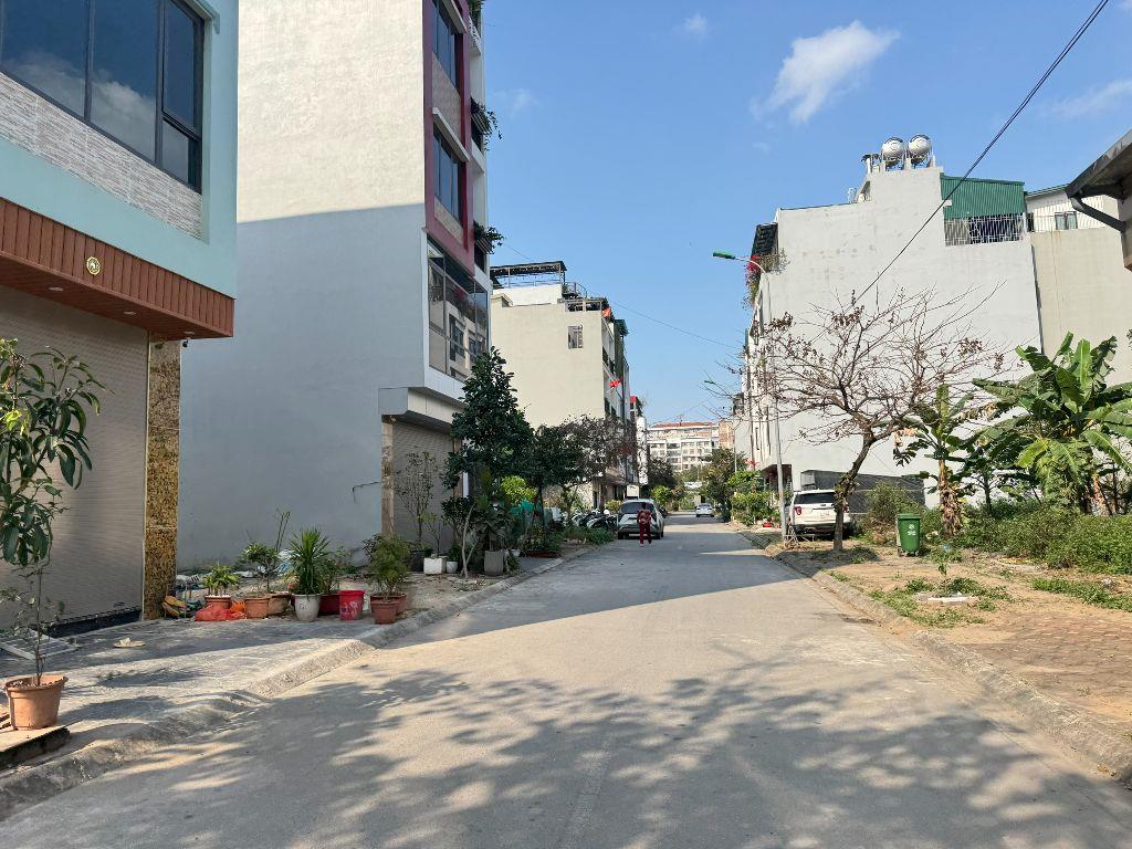 Chính chủ cần bán gấp mảnh đất đẹp nằm tại trung tâm khu tái định cư Trâu Qùy, Gia Lâm 