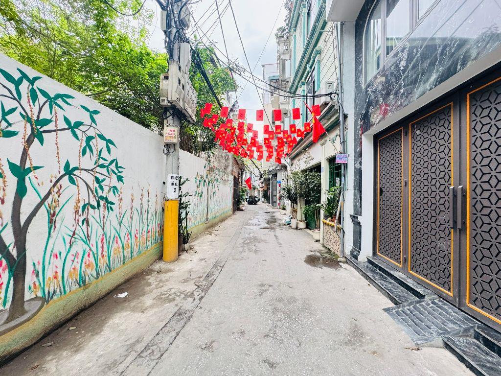 Cần bán gấp mảnh đất thổ cư đường thông ô tô thích hợp xây tòa nhà tại trung tâm phường Bồ Đề 