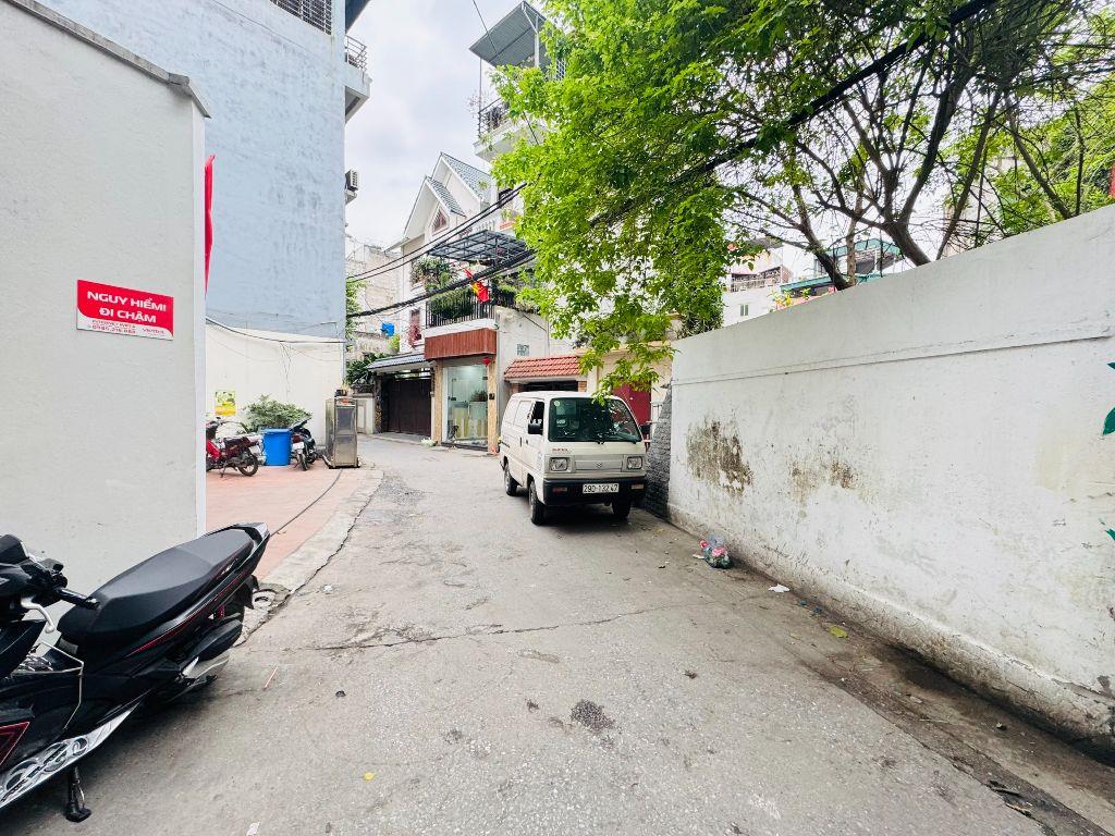 Cần bán gấp mảnh đất thổ cư đường thông ô tô thích hợp xây tòa nhà tại trung tâm phường Bồ Đề 