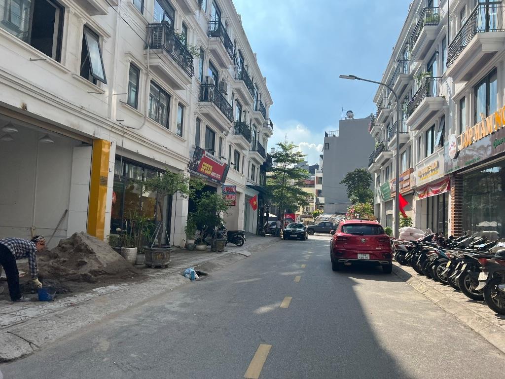 Cần tiền bán gấp căn áp góc Shophouse Sông Hồng cạnh chung cư Blue Star tại Trâu Quỳ, Gia Lâm 