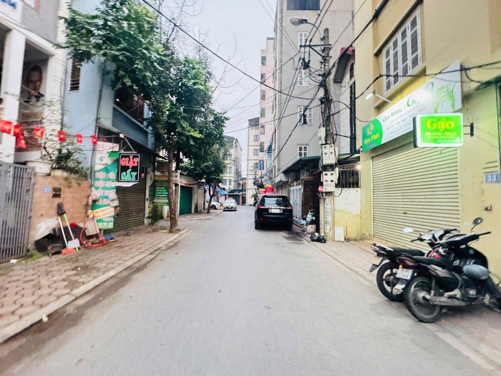 Chính chủ cần bán gấp mảnh đất thổ cư đường ô tô tránh tại trung tâm thị trấn Trâu Qùy, Gia Lâm 