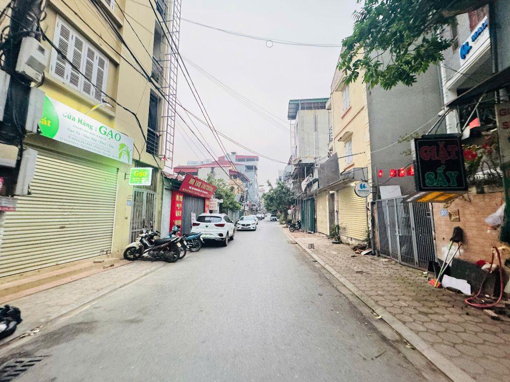 Chính chủ cần bán gấp mảnh đất thổ cư đường ô tô tránh tại trung tâm thị trấn Trâu Qùy, Gia Lâm 