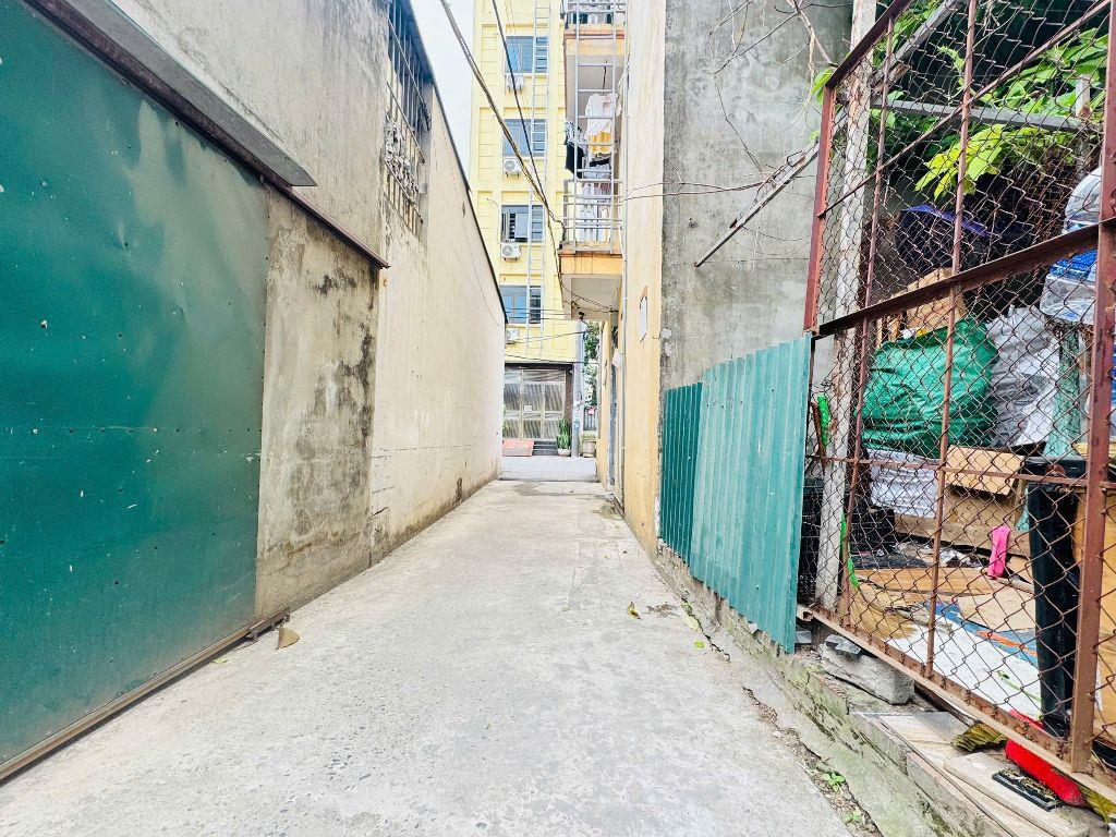 Cần tiền bán gấp mảnh đất thổ cư gần ngay đường ô tô tránh tại trung tâm Trâu Qùy, Gia Lâm 