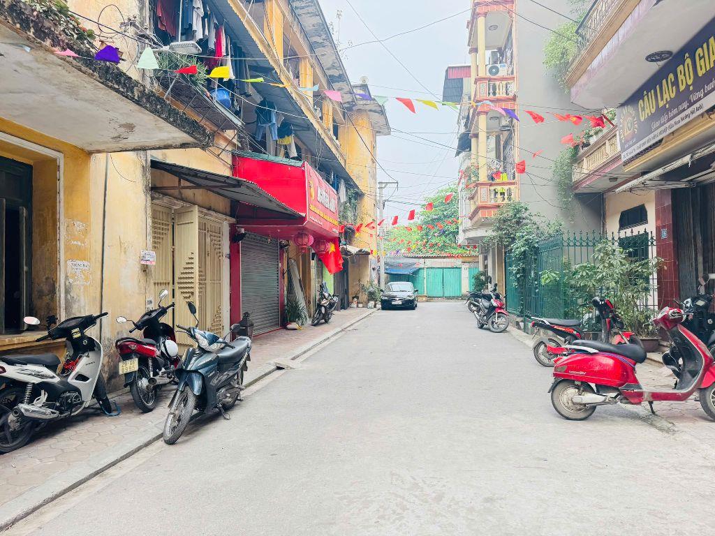 Cần bán gấp mảnh đất tặng căn nhà 3 tầng nằm trong khu phân lô trường HVNN Việt Nam 