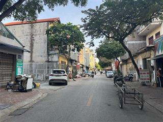 Ông chú cần bán gấp mảnh đất hai mặt đường trước sau tại trung tâm phố Nguyễn Văn Hưởng, Giang Biên