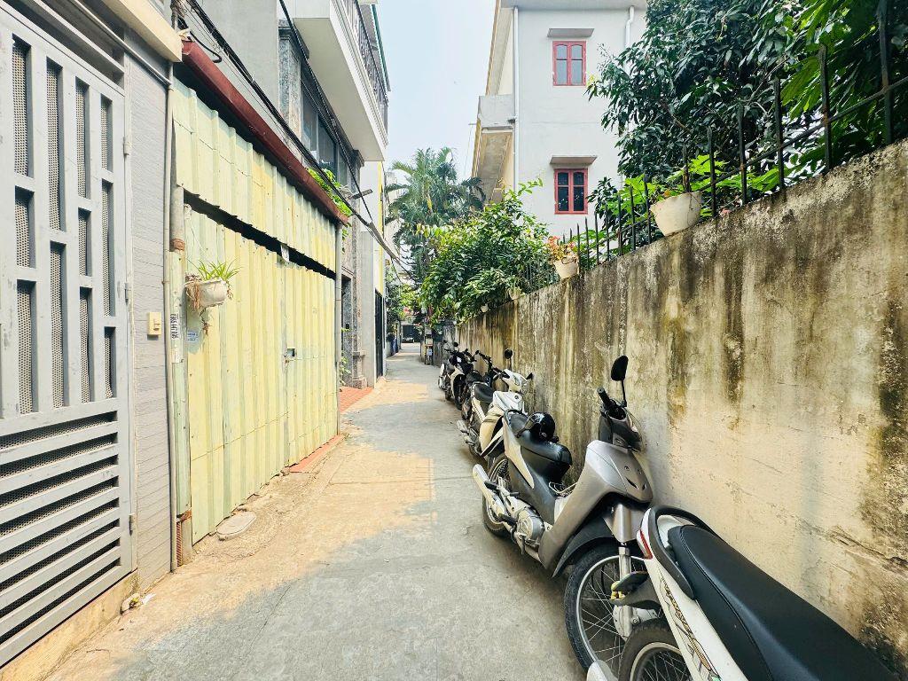 Chuyển đổi cần bán gấp mảnh đất tặng căn nhà trọ cho thuê tại trung tâm Thạch Bàn, Long Biên 