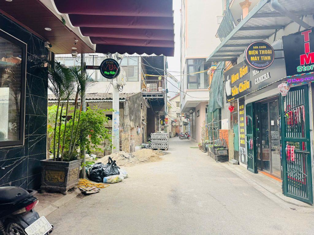 Cần tiền hạ giá bán gấp mảnh đất tặng mặt bằng đang cho thuê tại trung tâm Trâu Qùy, Gia Lâm 