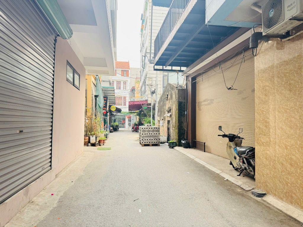 Cần tiền hạ giá bán gấp mảnh đất tặng mặt bằng đang cho thuê tại trung tâm Trâu Qùy, Gia Lâm 