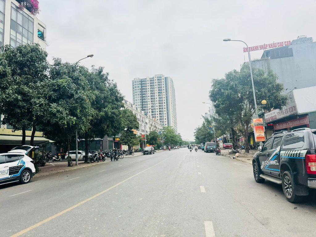 Cần bán gấp tòa nhà 6 tầng kinh doanh mặt phố Thành Trung, Trâu Qùy, Gia Lâm