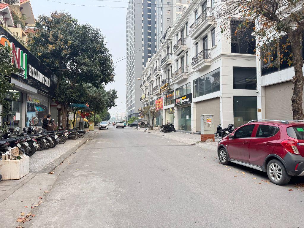 Cần bán gấp căn áp góc Shophouse Sông Hồng đường 13m tại trung tâm Trâu Qùy, Gia Lâm