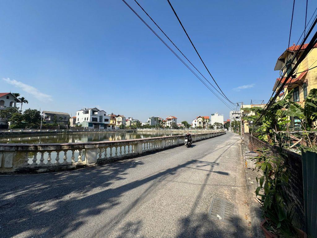 Chính chủ cần bán gấp mảnh đất thổ cư View hồ điều hòa tại trung tâm Đông Dư, Gia Lâm 