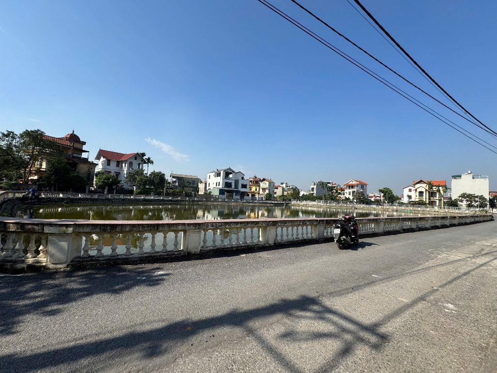 Chính chủ cần bán gấp mảnh đất thổ cư View hồ điều hòa tại trung tâm Đông Dư, Gia Lâm 
