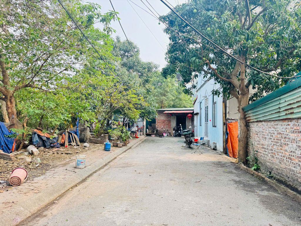 Chị gái cần tiền bán gấp lô đất đẹp nằm tại trung tâm khu đấu giá Đồng Phan, Thạch Bàn, Long Biên 