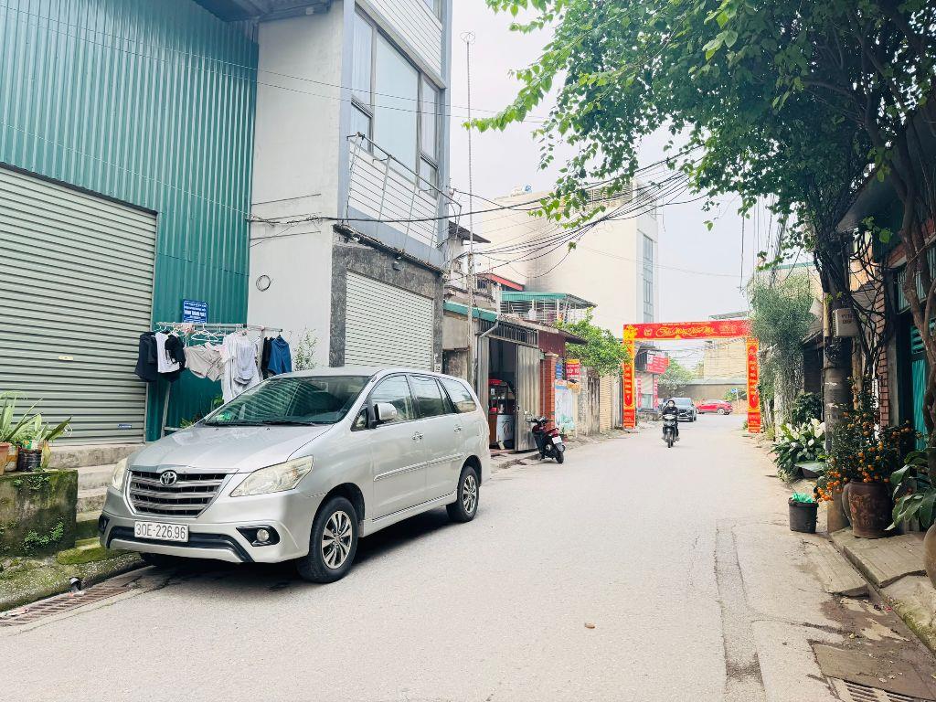 Chính chủ cần bán gấp mảnh đất thổ cư tọa lạc trên mặt ngõ 68 Nguyễn Văn Linh, Thạch Bàn, Long Biên 