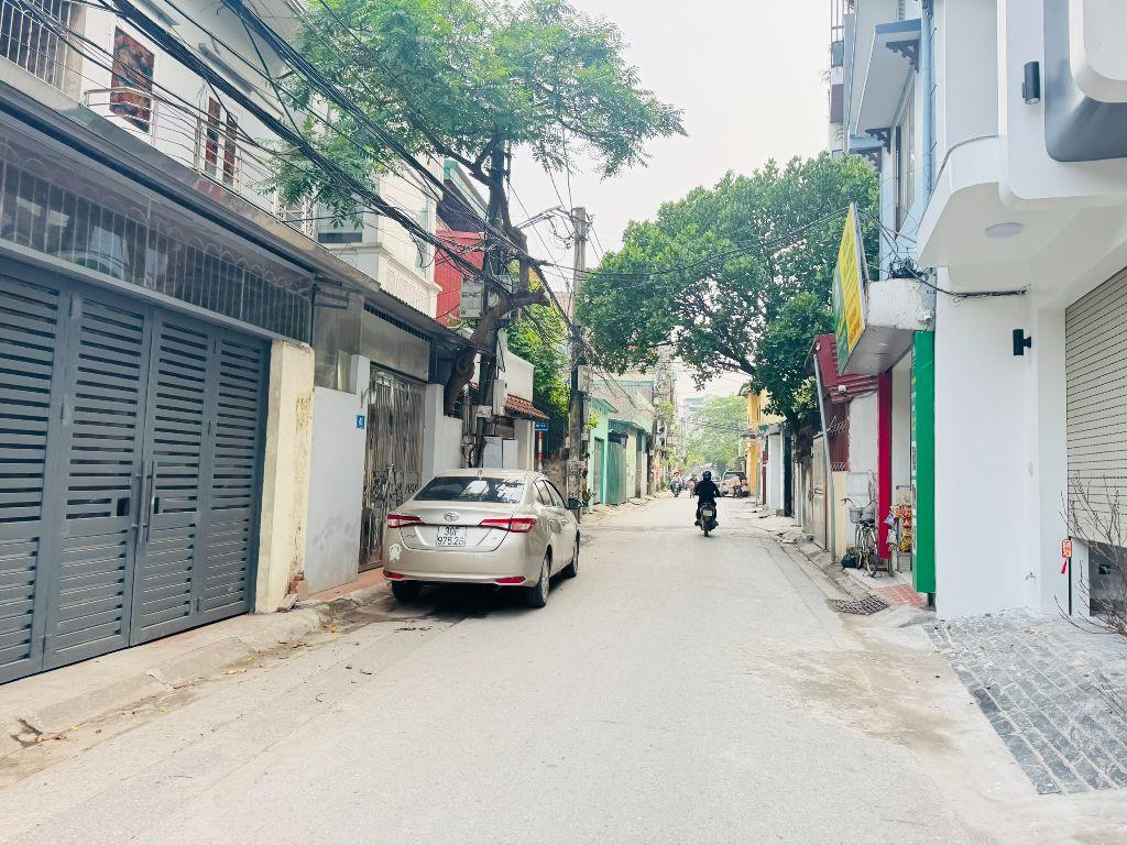 Chính chủ cần bán gấp mảnh đất thổ cư tọa lạc trên mặt ngõ 68 Nguyễn Văn Linh, Thạch Bàn, Long Biên 
