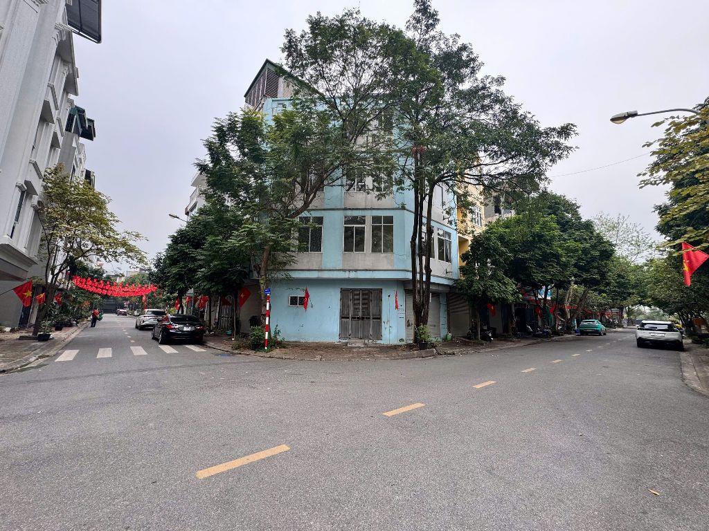 Chính chủ cần bán gấp căn góc 4 tầng tại trung tâm khu tái định cư Giang Biên, Long Biên