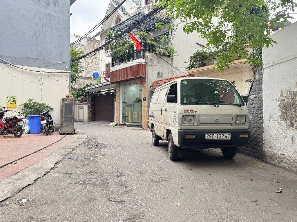 Cần tiền hạ giá bán gấp mảnh đất đẹp đường thông ô tô tại trung tâm tổ 3 phường Bồ Đề, Long Biên