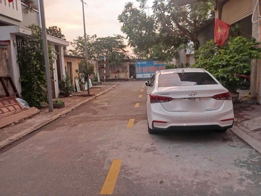 Cần bán gấp lô đất đẹp tặng căn nhà cấp 4 tại trung tâm khu đấu giá Phúc Thịnh, Đặng Xá, Gia Lâm 