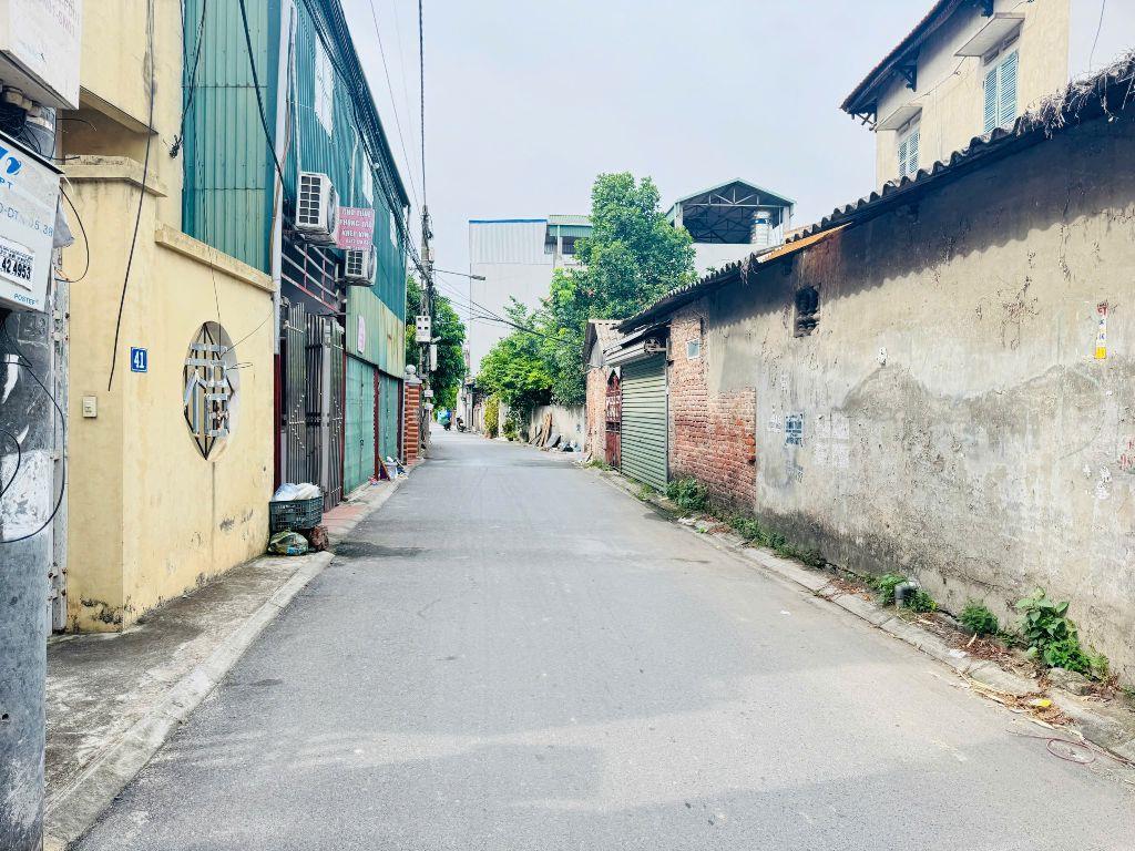 Cần bán gấp mảnh đất thổ cư hai mặt thoáng đường ô tô tránh tại trung tâm Trâu Qùy, Gia Lâm 