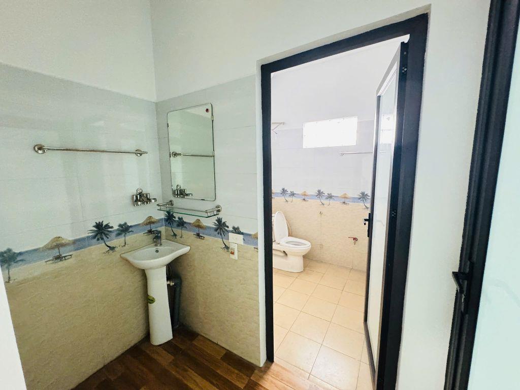 Cần bán gấp căn nhà dân xây 4.5 tầng ngõ ô tô tại trung tâm tổ 14 Thạch Bàn, Long Biên 