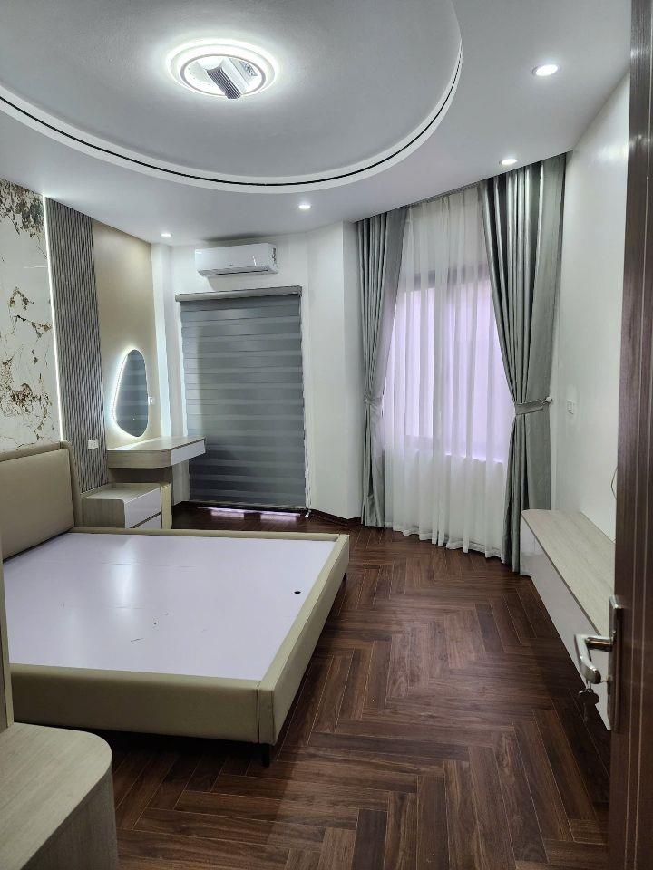 Cần tiền gia chủ bán căn nhà xây mới trong ngõ 370 Nguyễn Văn Cử phường Bồ Bề, Long Biên 