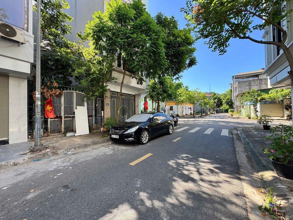Chính chủ cần bán gấp lô đất đẹp nằm tại trung tâm khu tái định cư Giang Biên, Long Biên